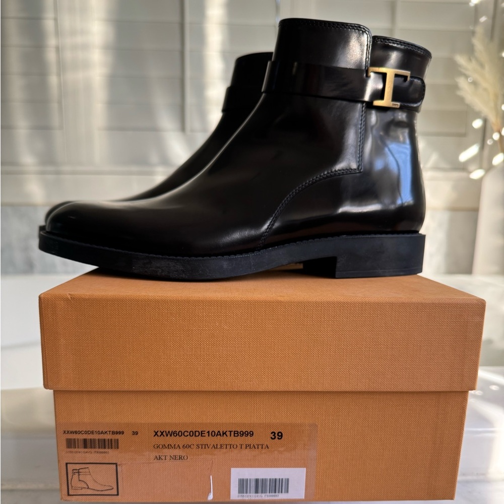 Brand New Never Worn Tod’s Gomma Timeless T Ankle Boots